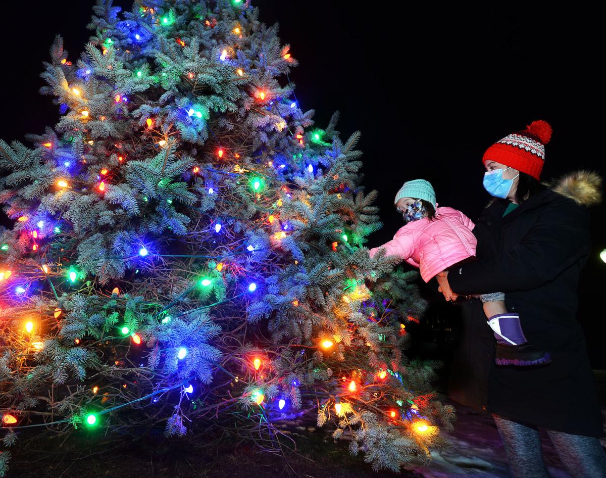 201210_AT_CRU_CandyCaneHunt_1.JPG