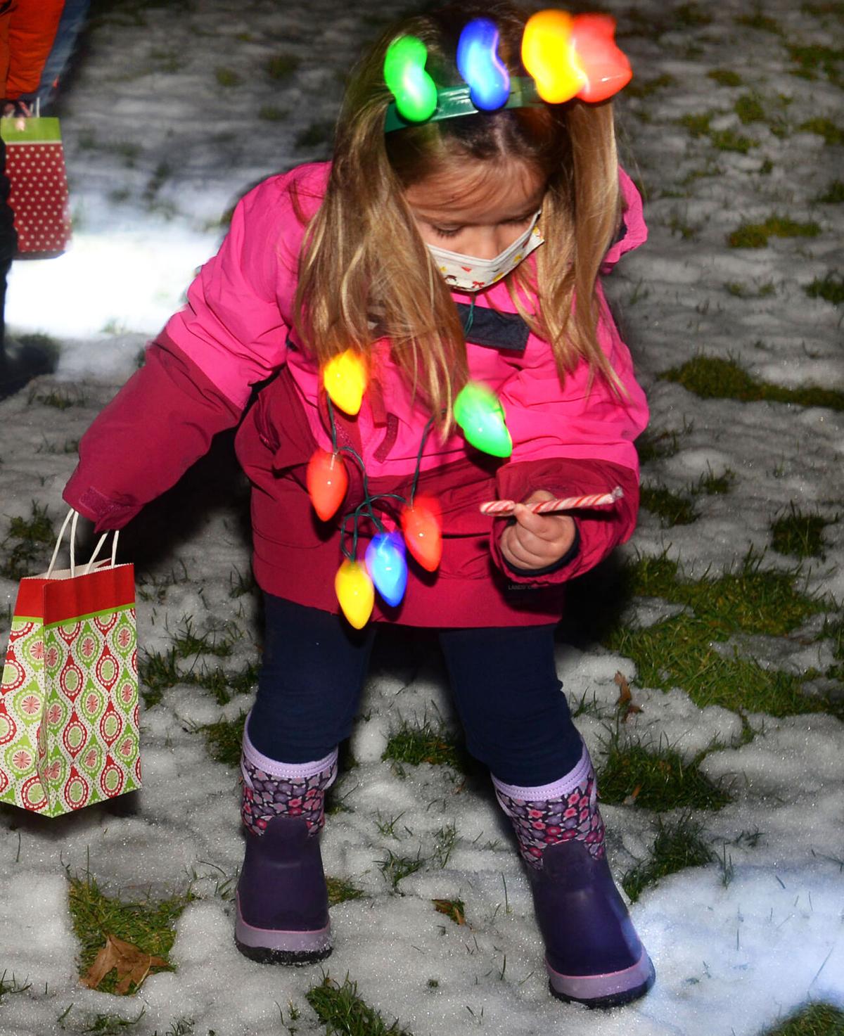 201210_AT_CRU_CandyCaneHunt_3.jpg
