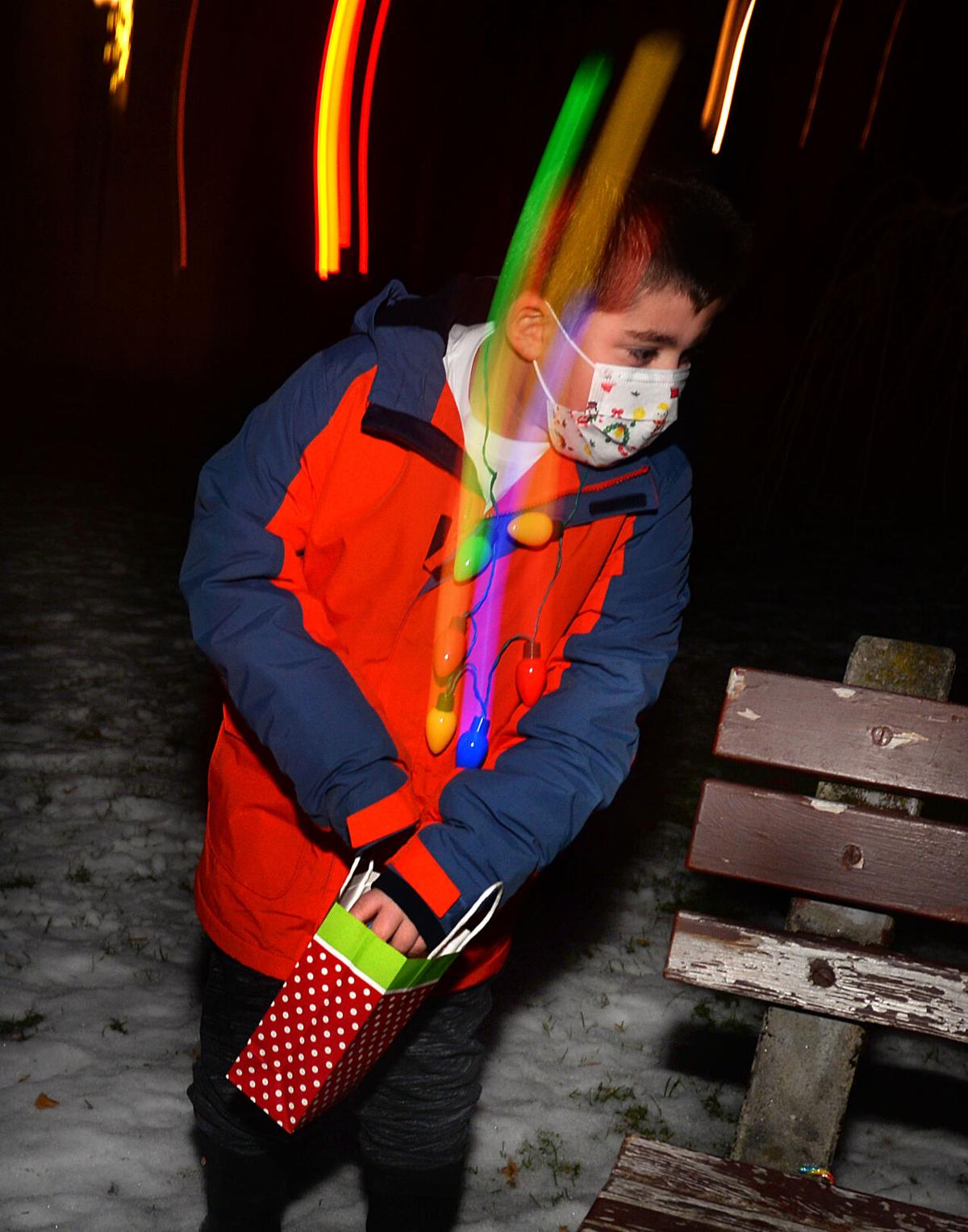 201210_AT_CRU_CandyCaneHunt_4.jpg