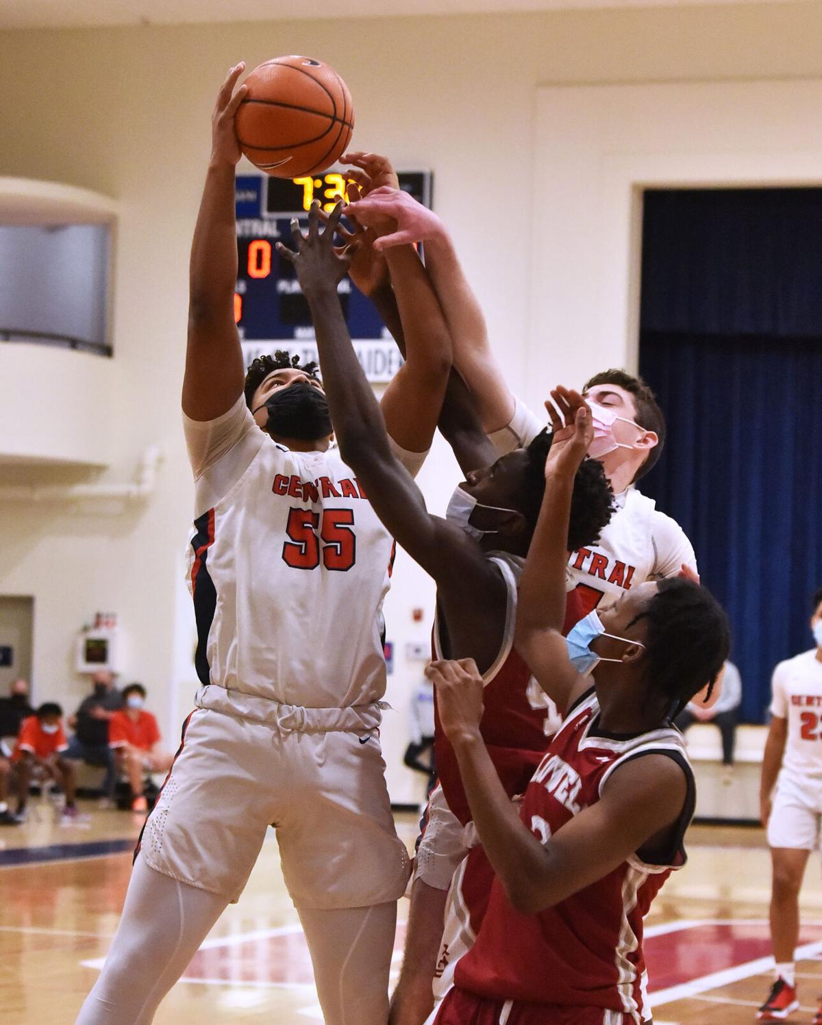 210216_ET_CRU_BoysBasketball_3.jpg