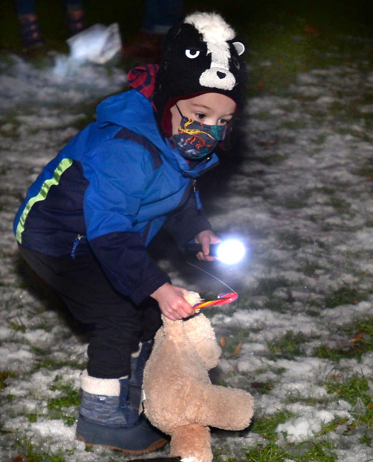 201210_AT_CRU_CandyCaneHunt_12.JPG