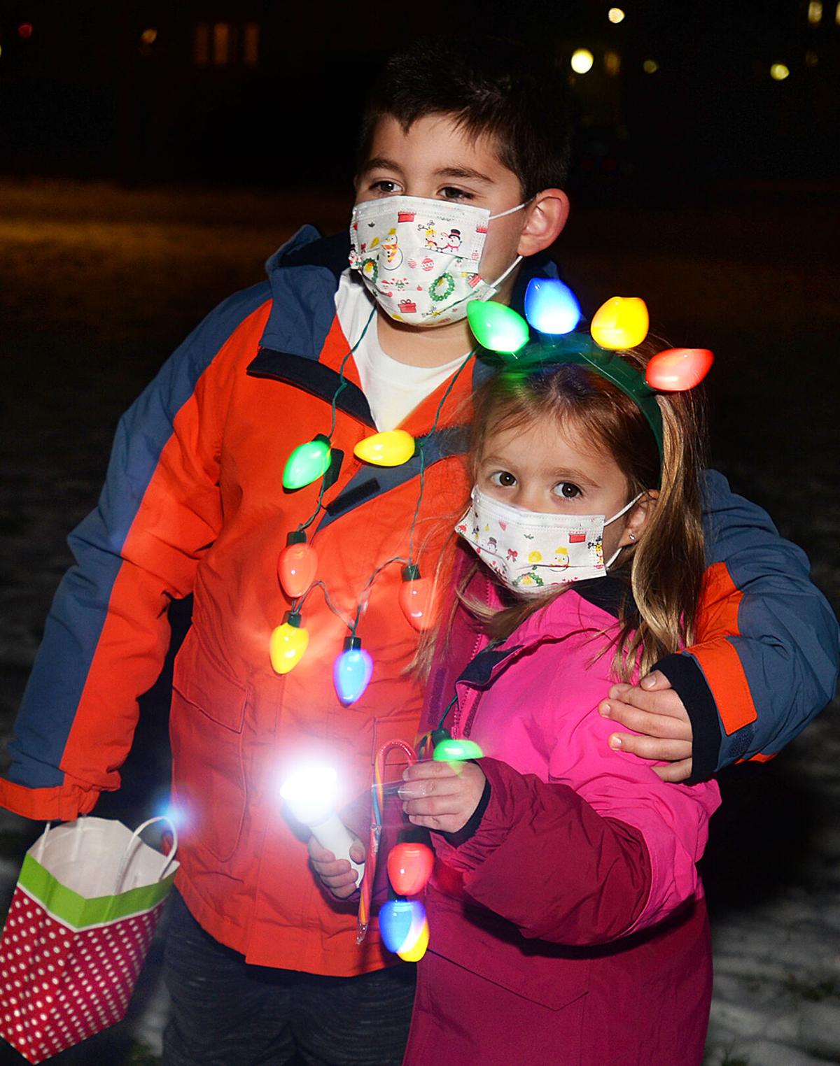 201210_AT_CRU_CandyCaneHunt_13.JPG