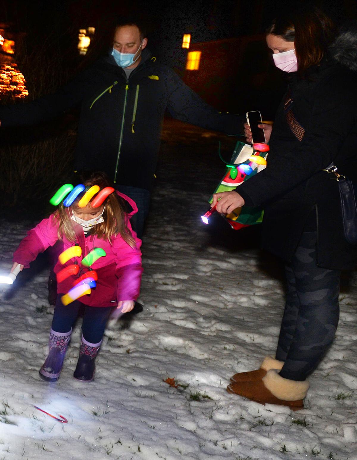 201210_AT_CRU_CandyCaneHunt_16.JPG