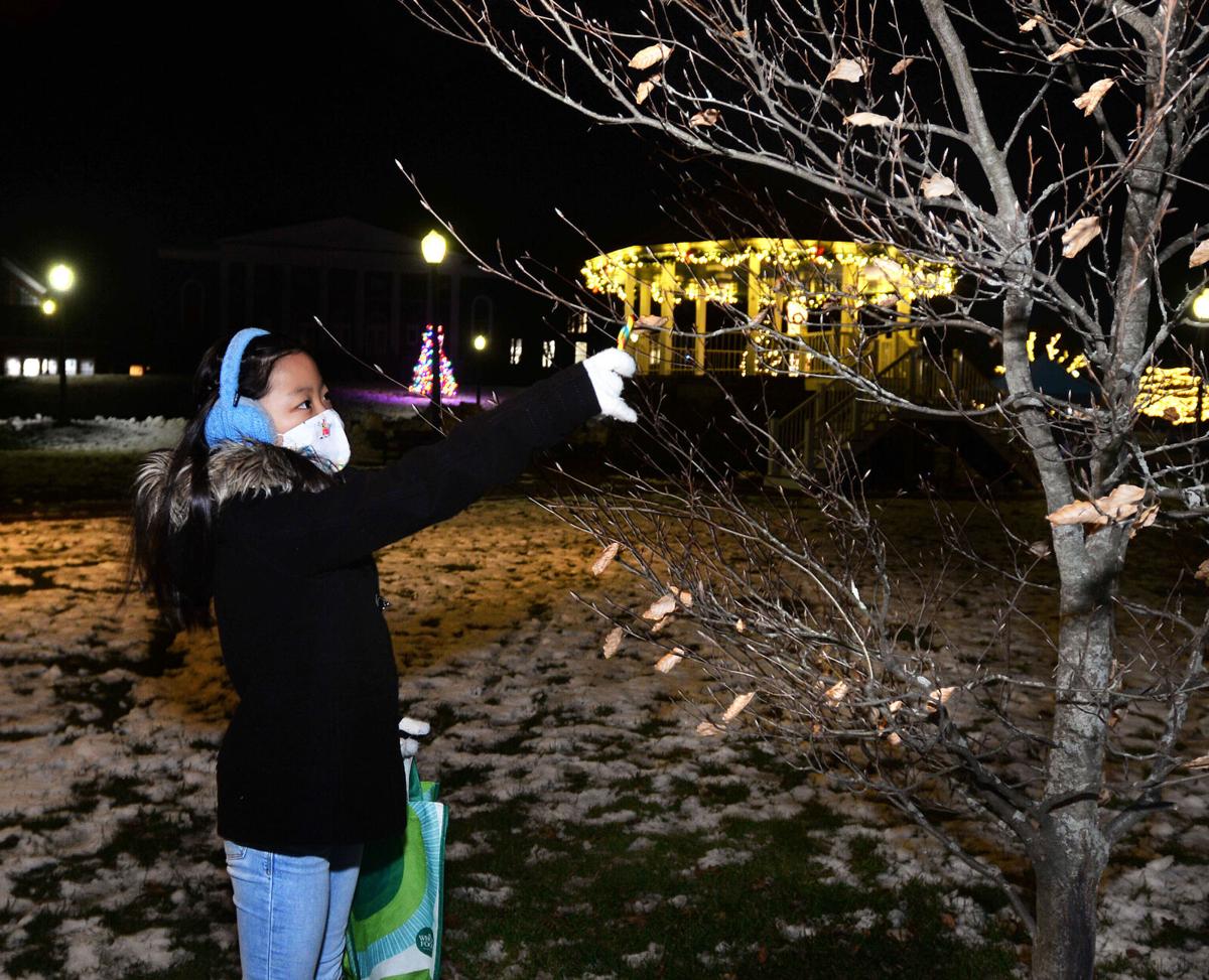 201210_AT_CRU_CandyCaneHunt_18.jpg