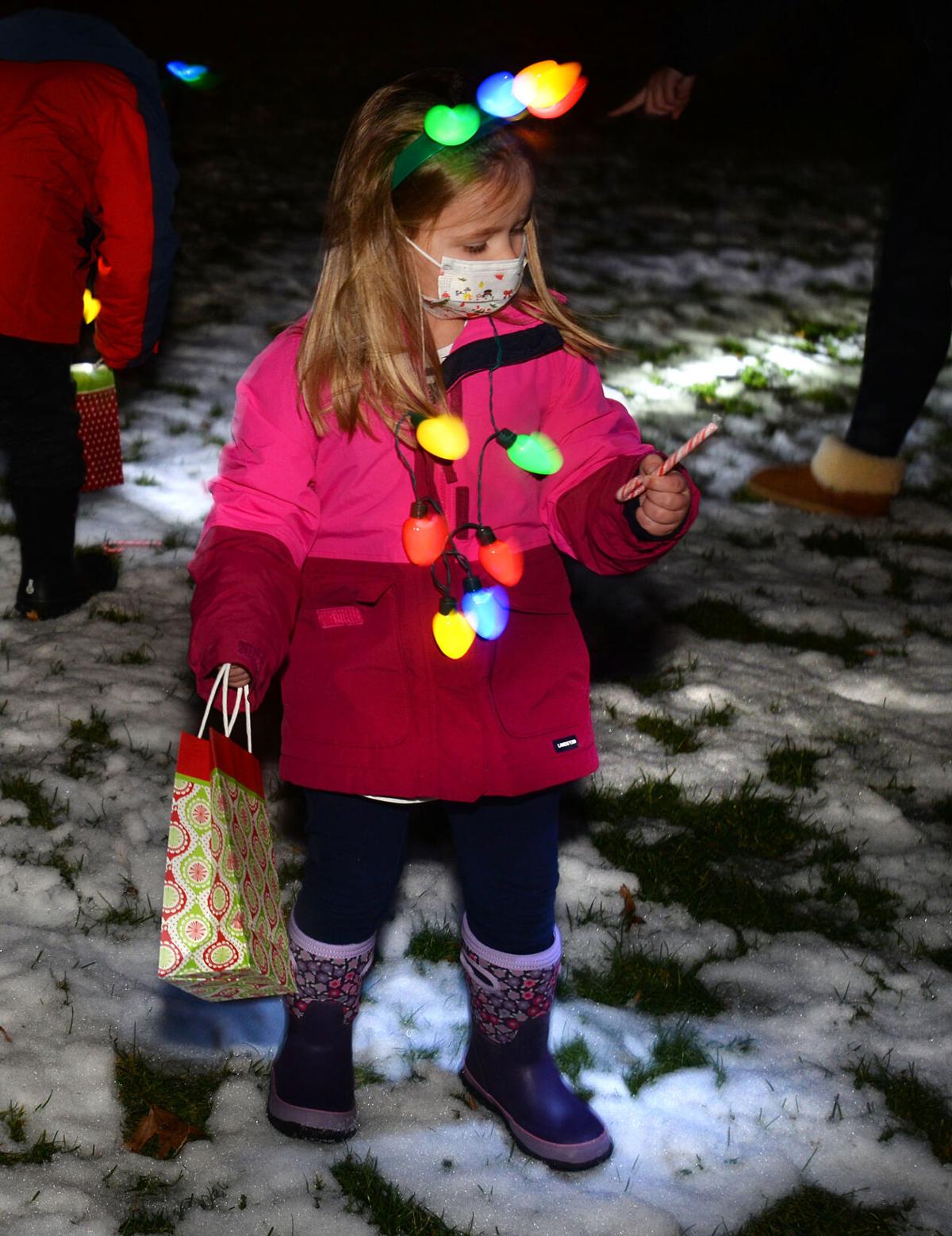 201210_AT_CRU_CandyCaneHunt_19.JPG