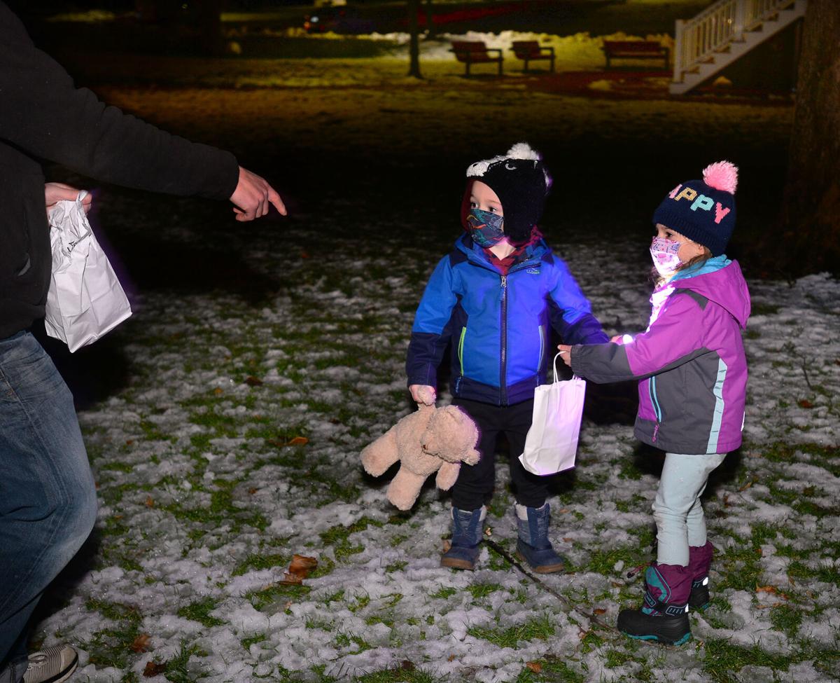 201210_AT_CRU_CandyCaneHunt_21.JPG