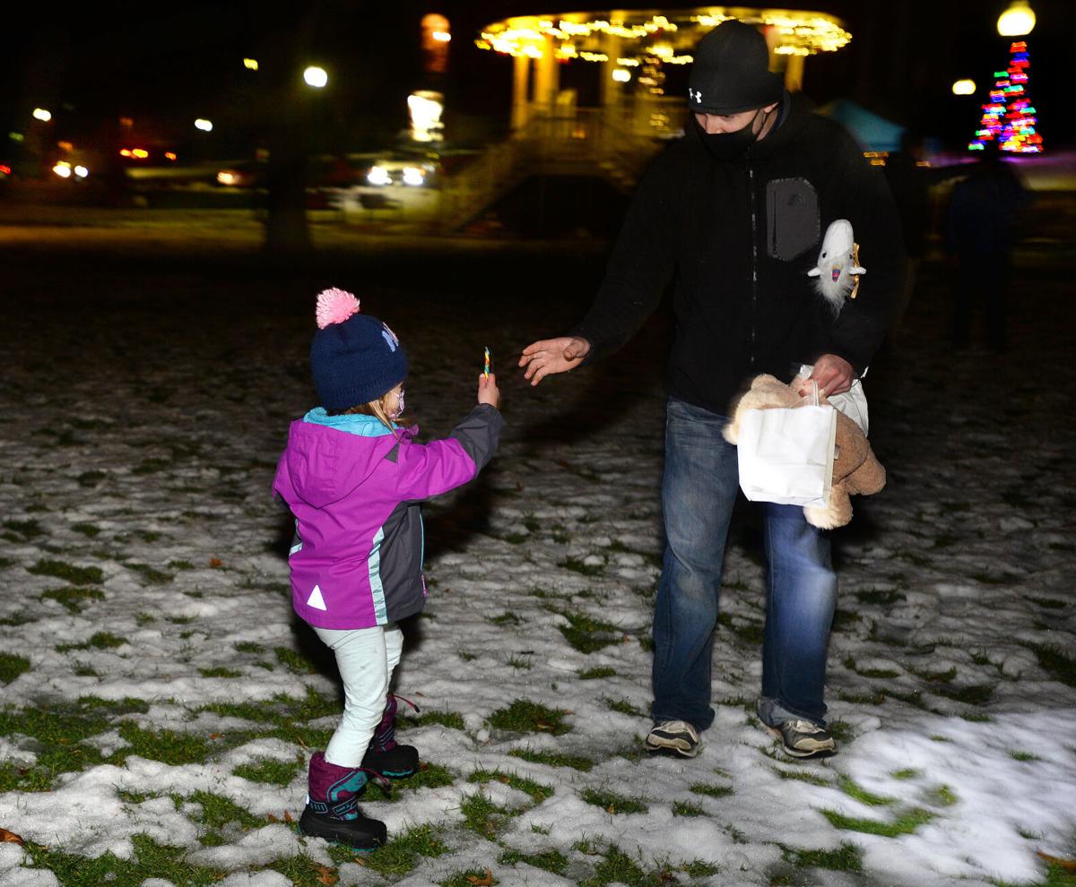 201210_AT_CRU_CandyCaneHunt_22.JPG