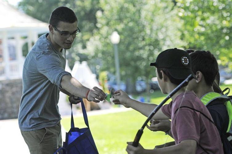 Teens hand out paper cranes, spread kindness Lifestyles