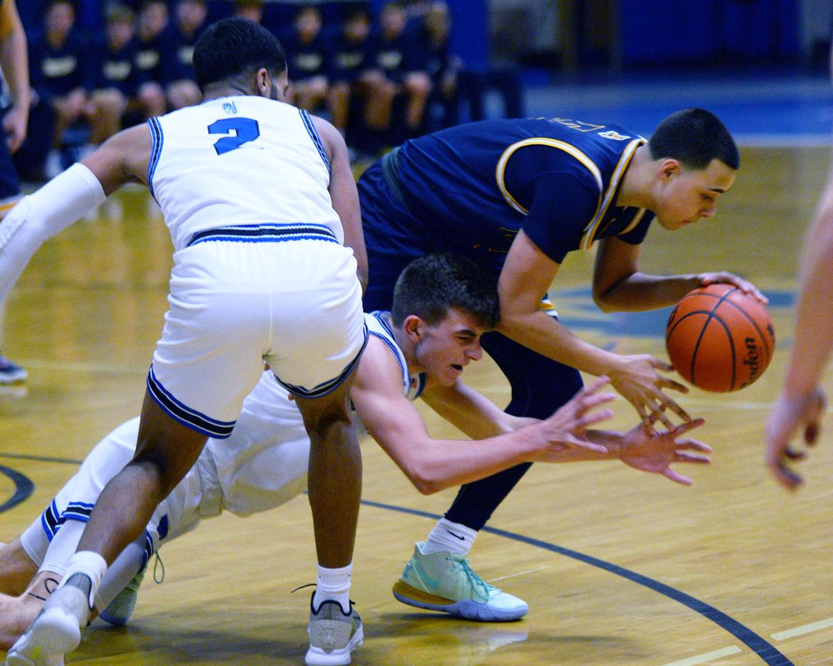 200124_AT_CRU_BASKETBALL_2.JPG