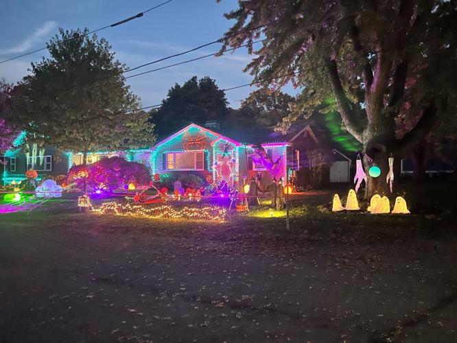 Andover man creates Halloween display with 3,000 lights News