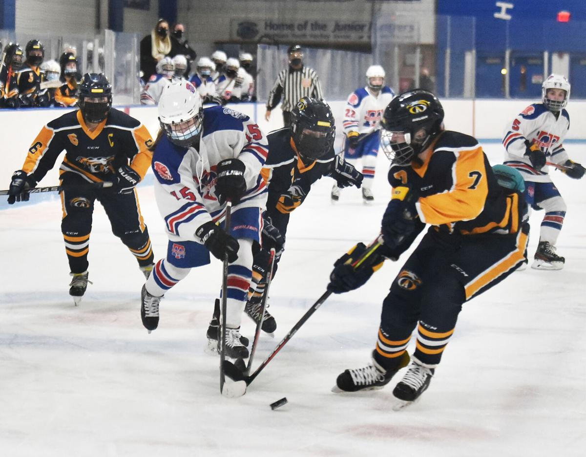 210113_ET_CRU_GIRLSHOCKEY_1.JPG
