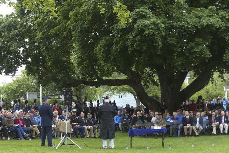 Thousands turn out for Andover Memorial Day services, parade