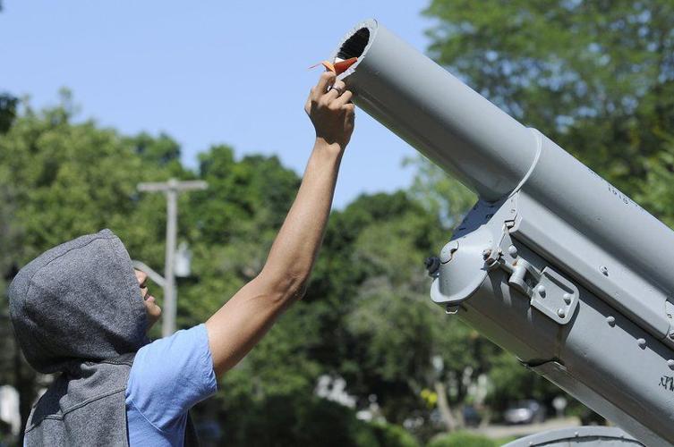 Teens hand out paper cranes, spread kindness Lifestyles