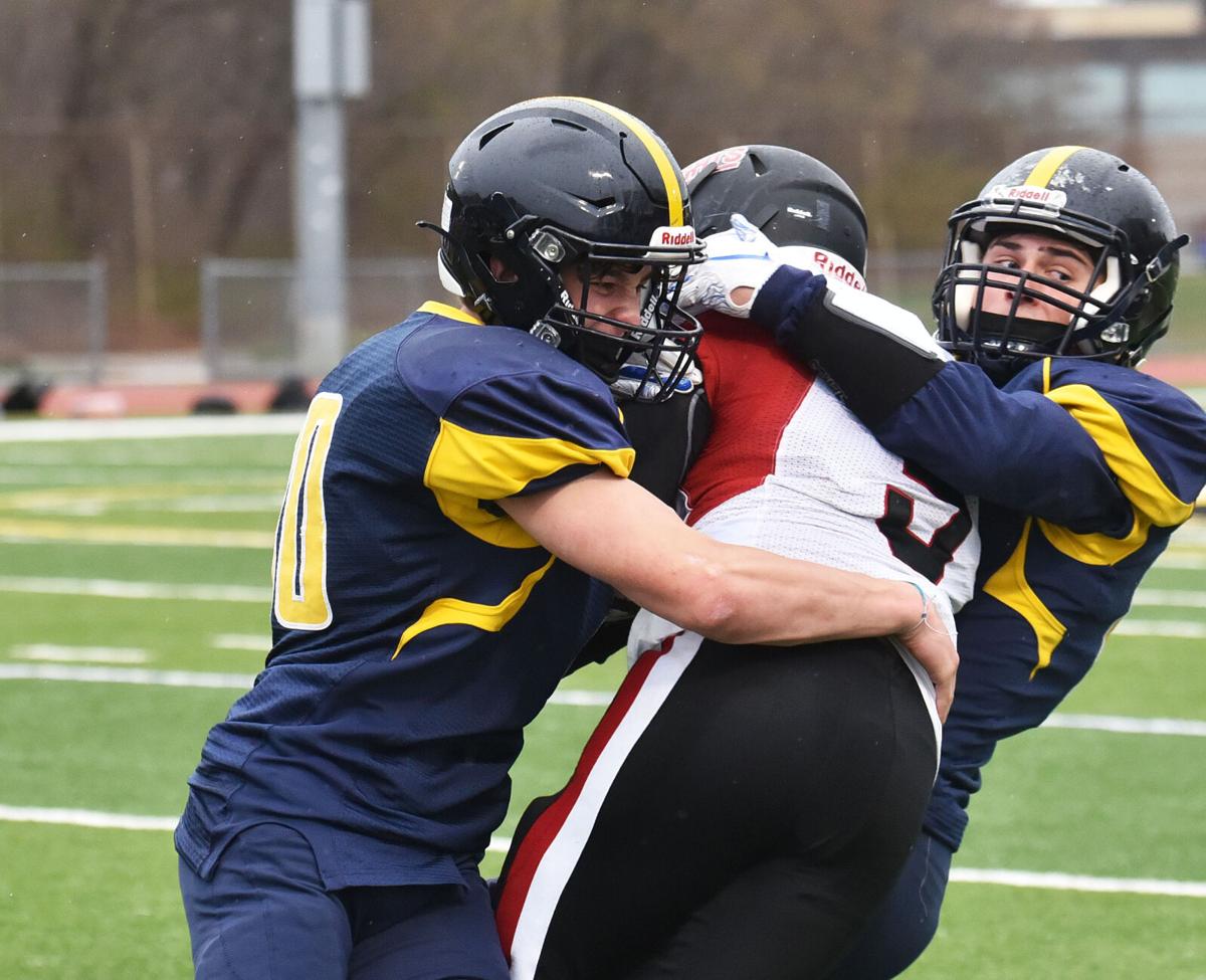 210415_ET_CRU_FOOTBALL_1.JPG