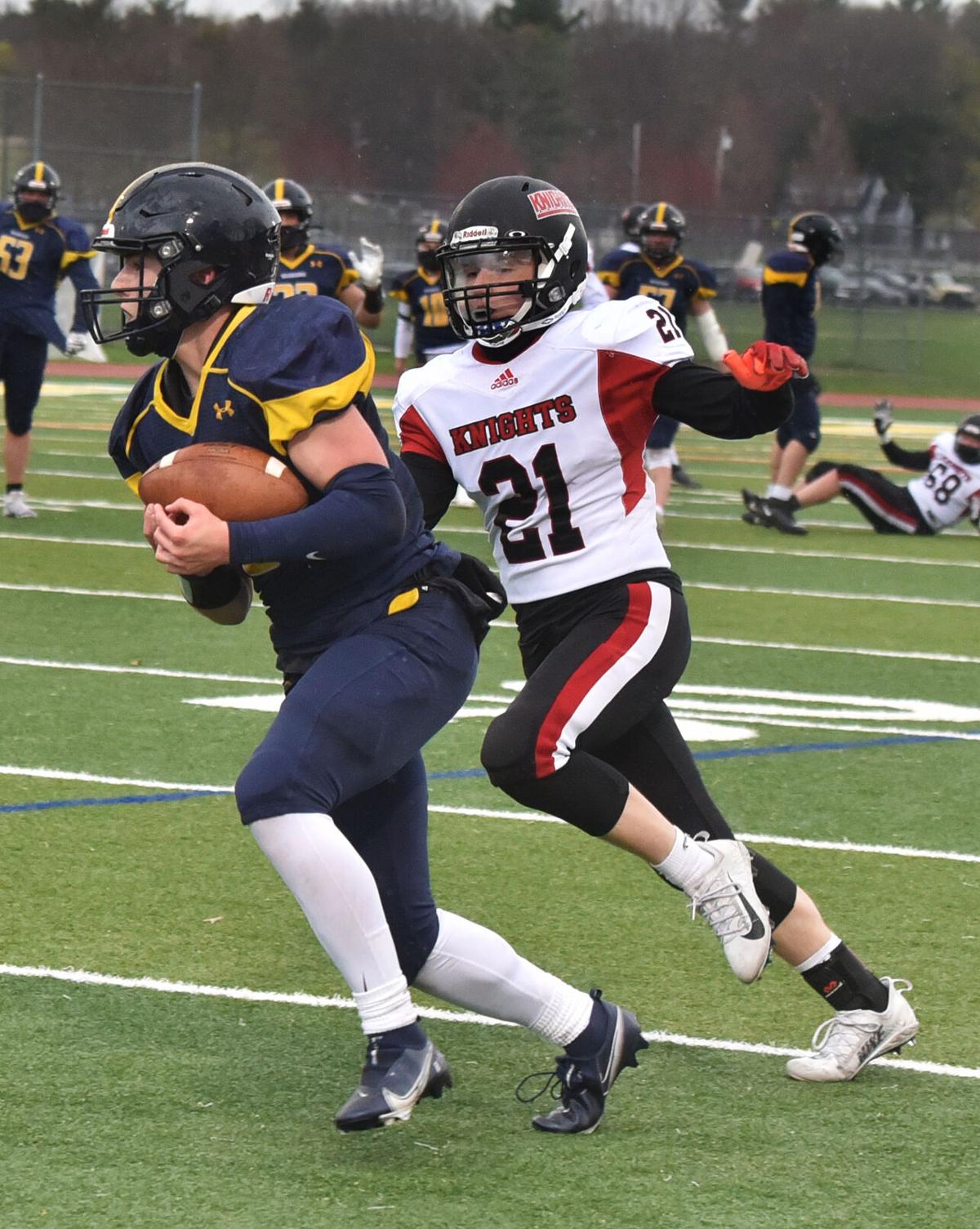 210415_ET_CRU_FOOTBALL_3.jpg