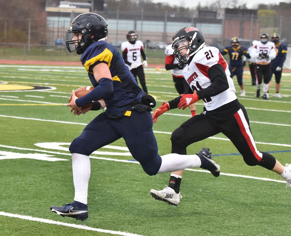 210415_ET_CRU_FOOTBALL_4.jpg