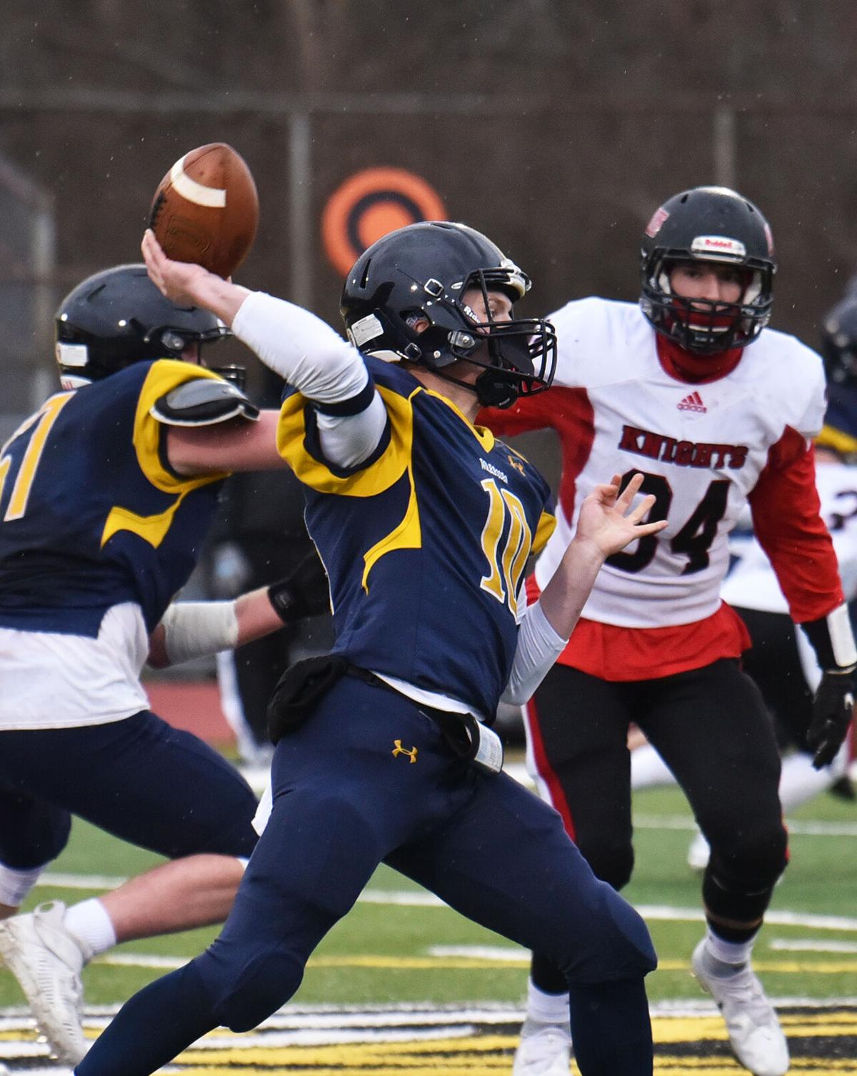 210415_ET_CRU_FOOTBALL_10.jpg
