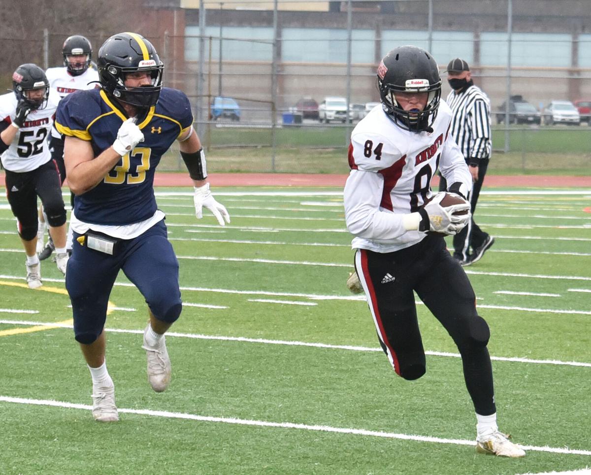 210415_ET_CRU_FOOTBALL_22.jpg