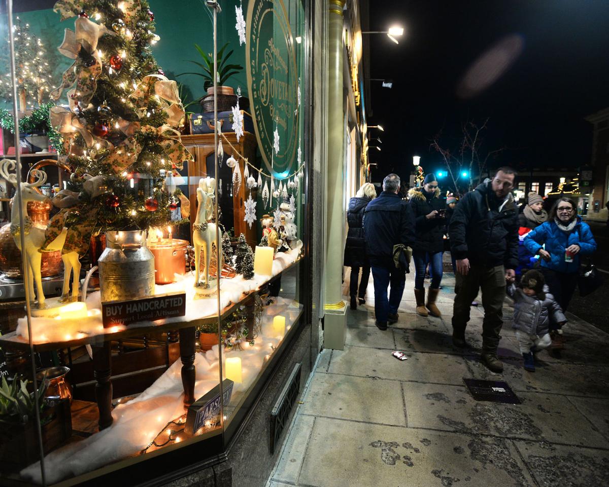 191213_AT_CRU_HOLIDAY HAPPENINGS_8.jpg
