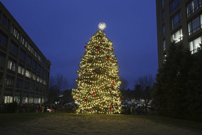 North Andover Christmas Parade 2022 Santa Parade, Tree-Lighting Usher In The Holidays | | Andovertownsman.com