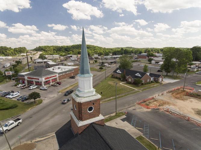 Pell City officials talk easing restrictions on where lounges may