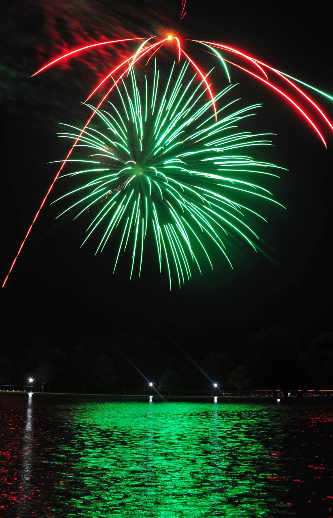 Oxford Fireworks Display Sunday Night At Oxford Lake Slideshows