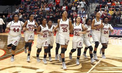 Height Makes Right Anniston S 6 Footers Help Bulldogs Grab
