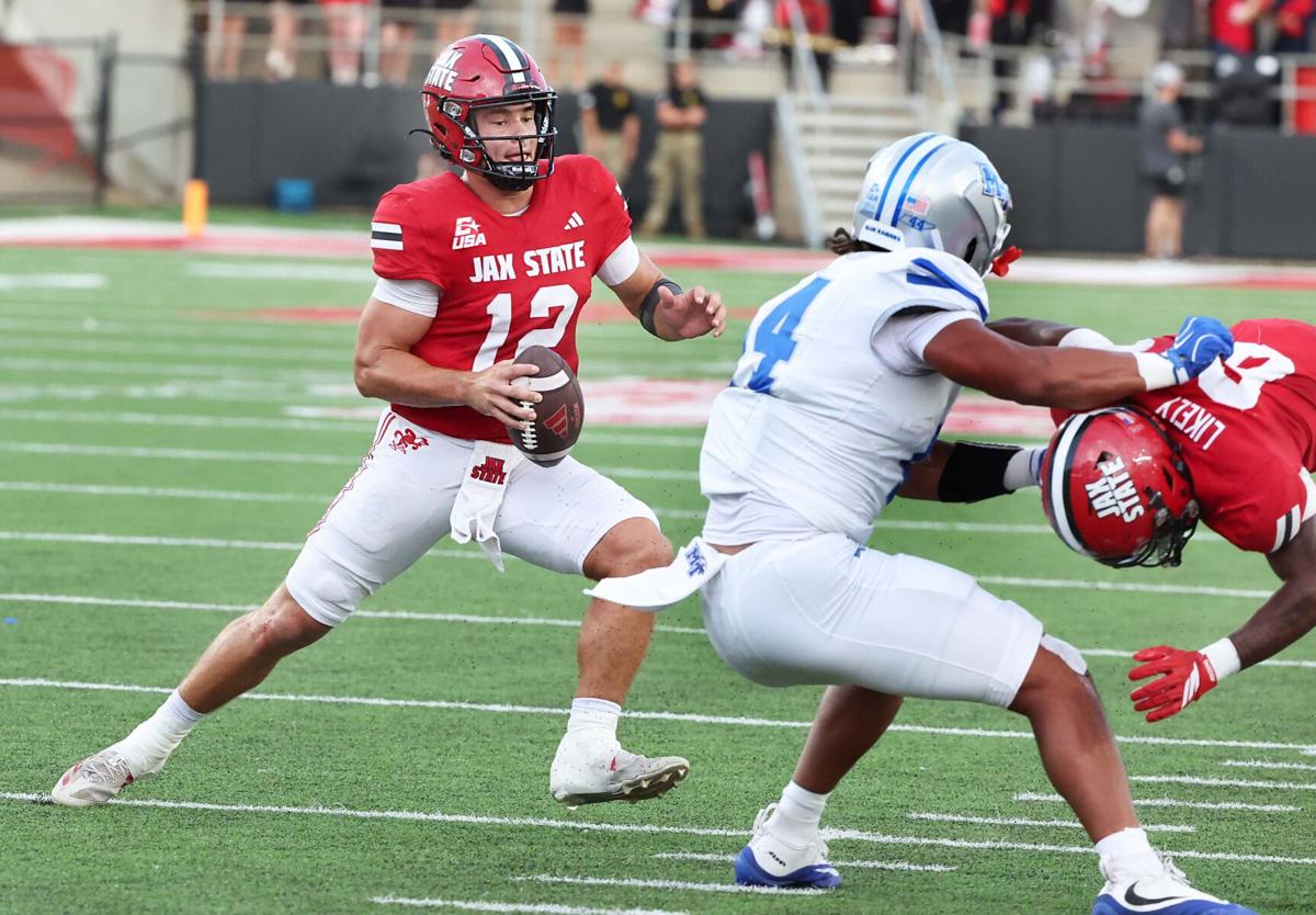 جونسون يقود Gamecocks للفوز على Blue Raiders