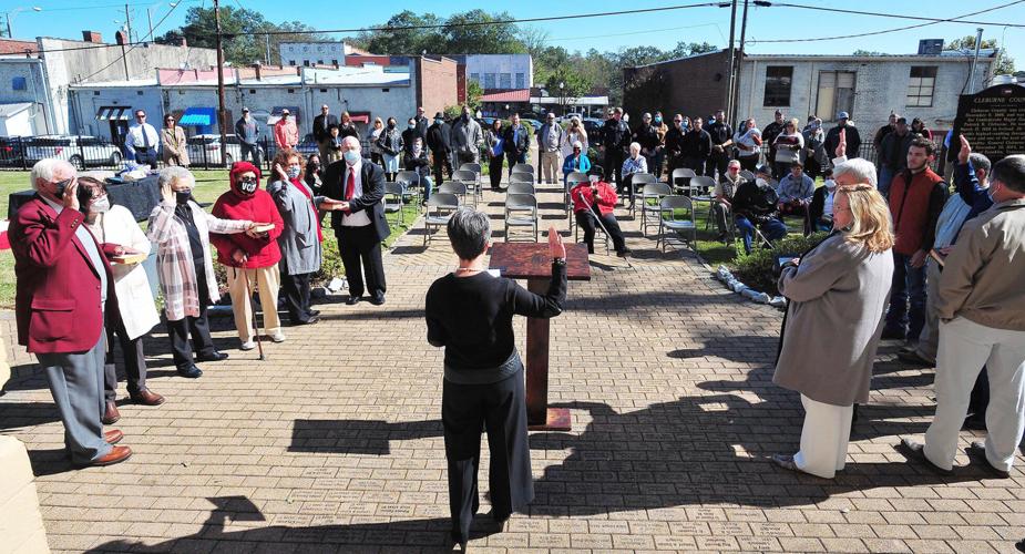 Judge swears in Heflin's mayor, city council Cleburne County