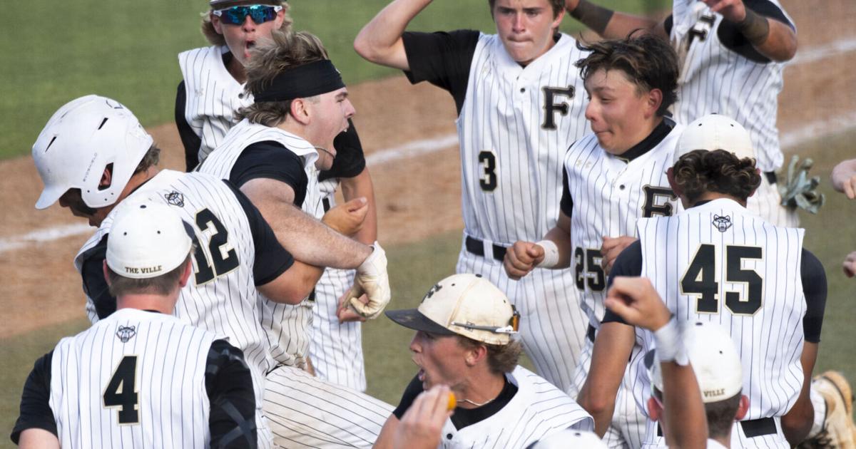 Photo Gallery: Fayettville vs. Hubbertville - State Baseball Championship