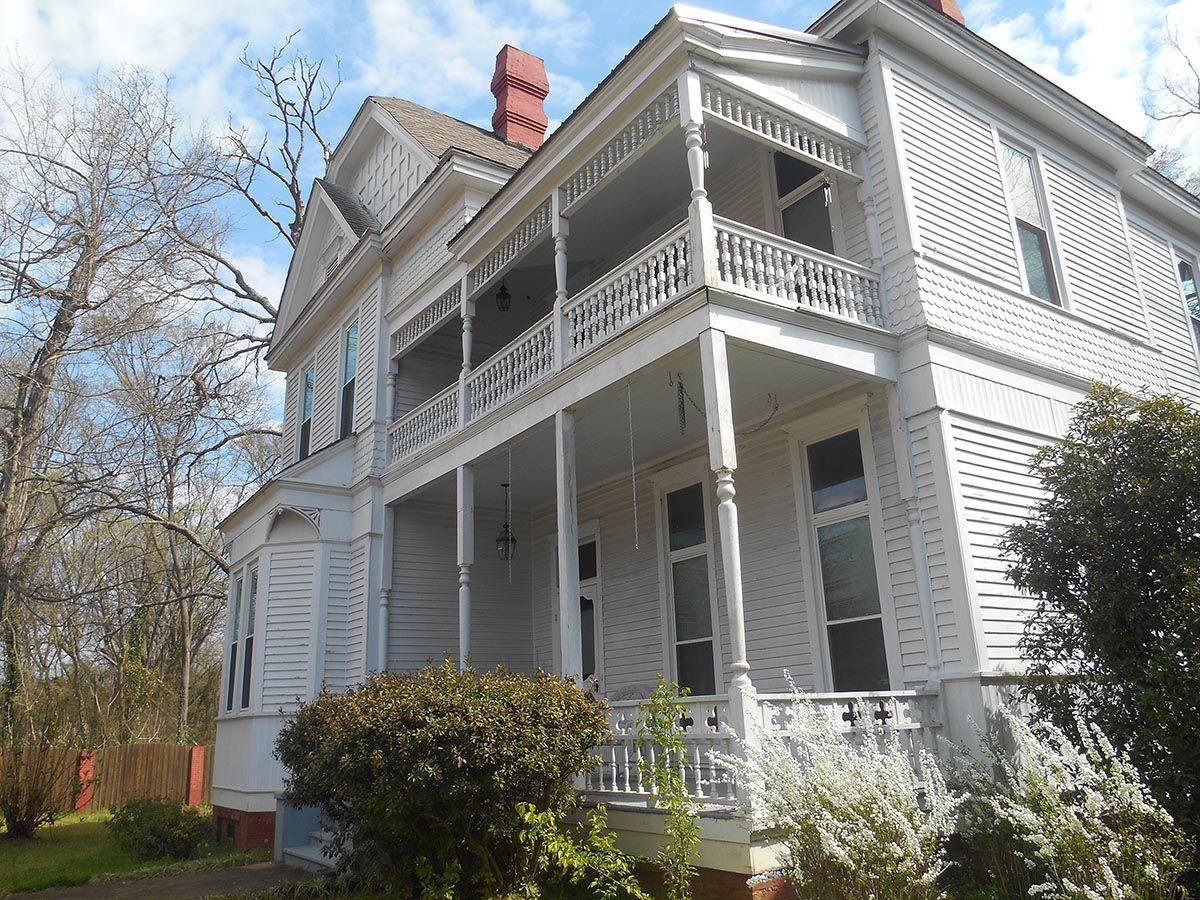 TV, movie crews visit a ‘haunted’ house in Oxford Artists in Action