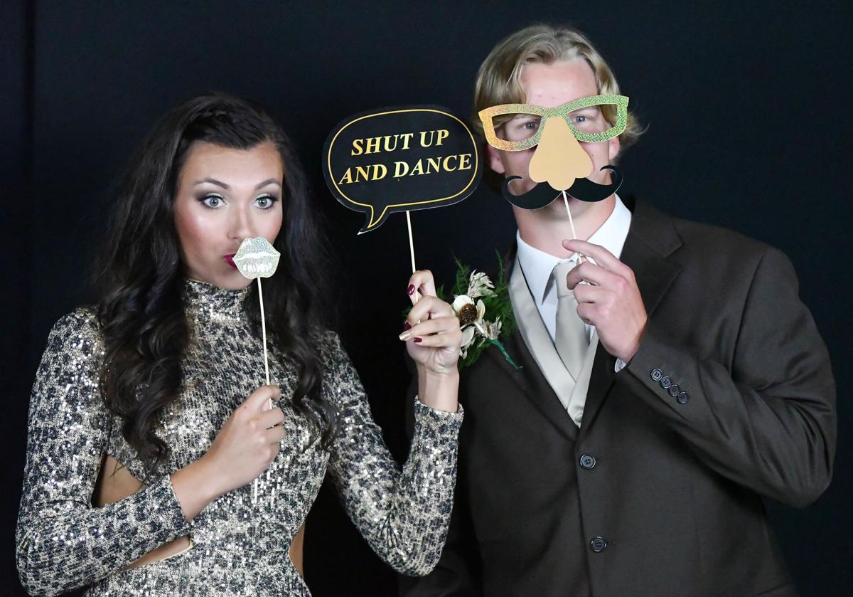 Parent sponsored prom bw 04.JPG