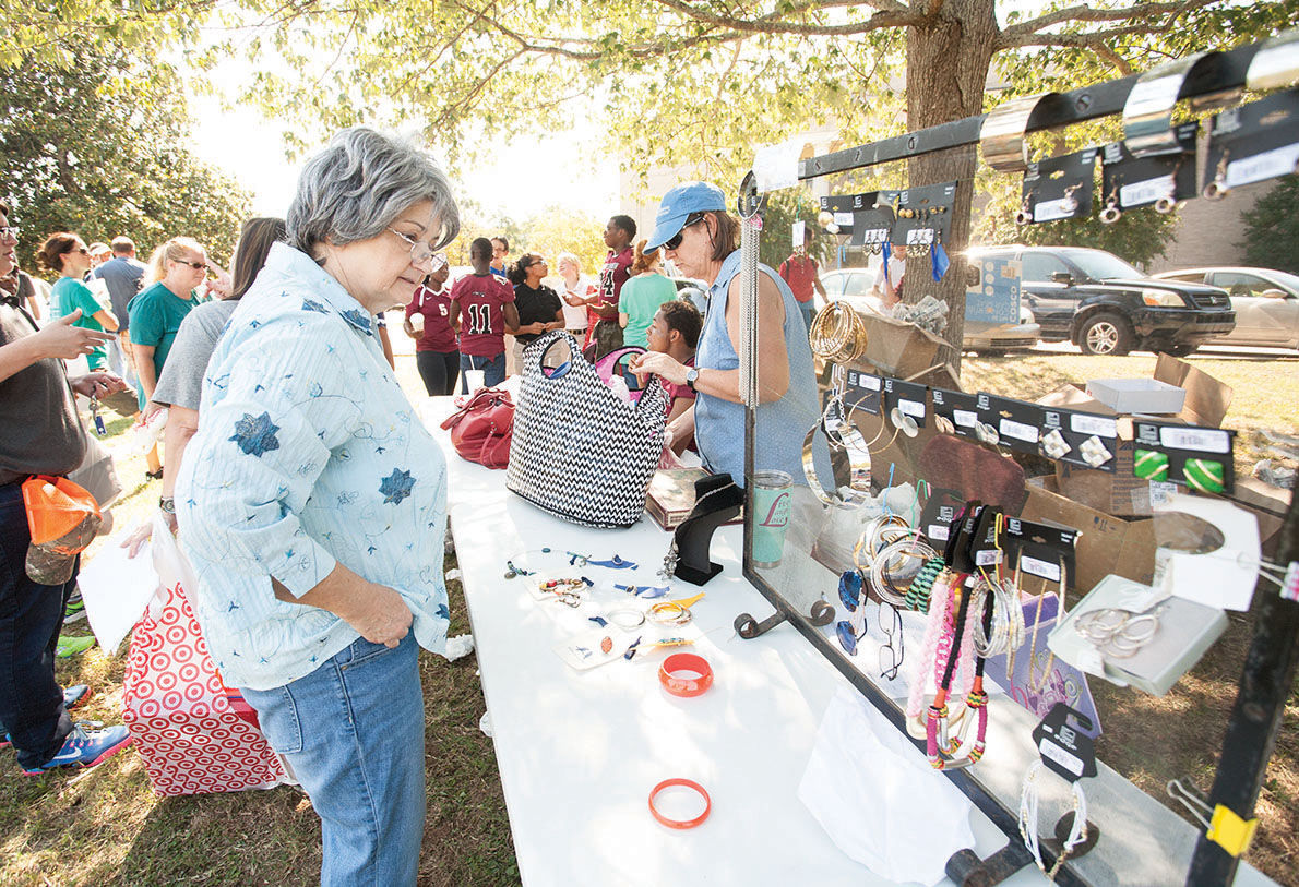 Alabama School for Deaf holds yard sale fundraiser (photos) The Daily