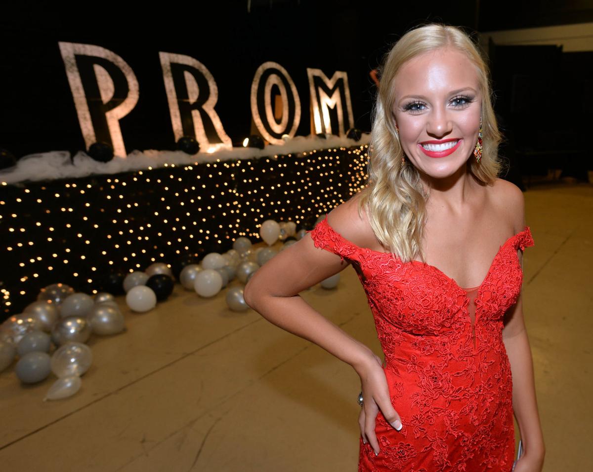 Parent sponsored prom bw 07.JPG