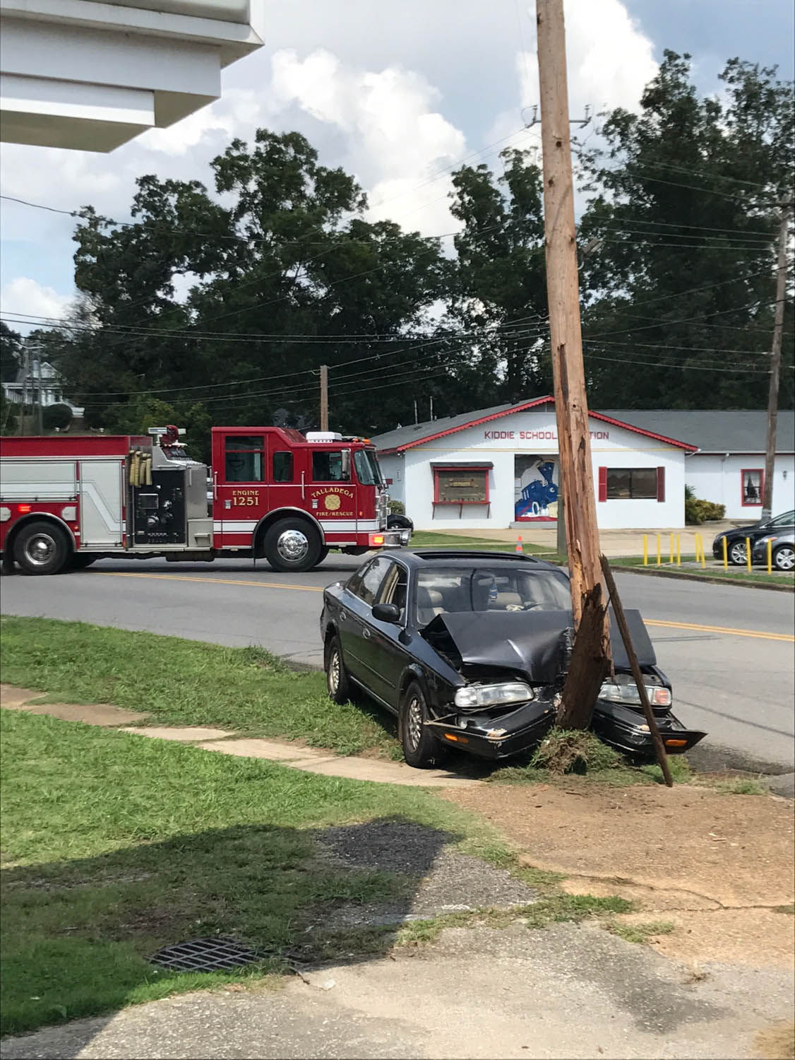 1vehicle accident damages power pole in Talladega, no one injured