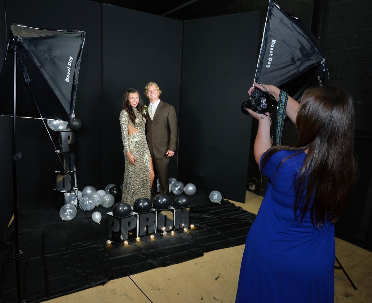 Parent sponsored prom bw 09.JPG