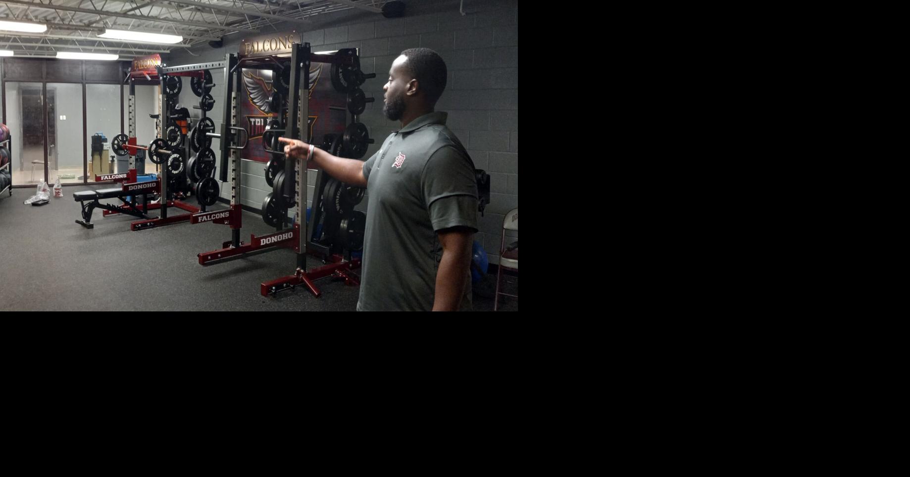 AnnistonStar.com - Travelin’ With Joe: Donoho dressing for success image