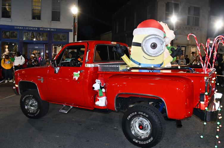 Oxford Al Christmas Parade 2022 Photo Gallery: Oxford Christmas Parade 2021 | Slideshows | Annistonstar.com