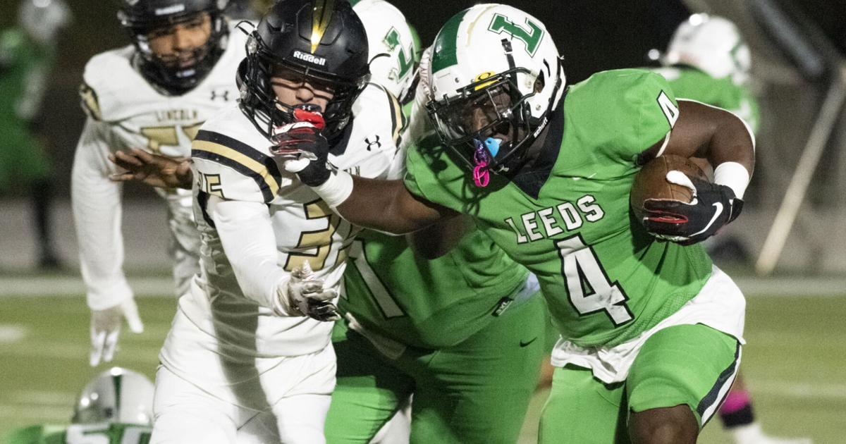 AnnistonStar.com - Photos: Lincoln takes on Leeds - High School Football image