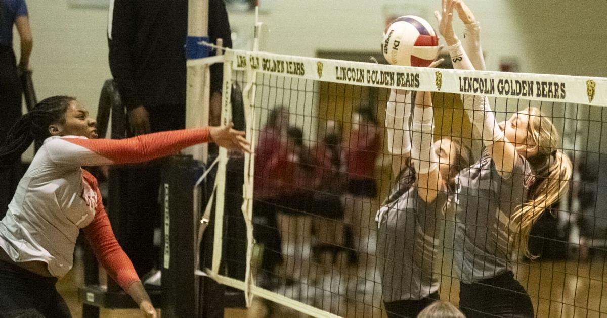 AnnistonStar.com - Photos: Lincoln Volleyball hosts Munford and Ohatchee image