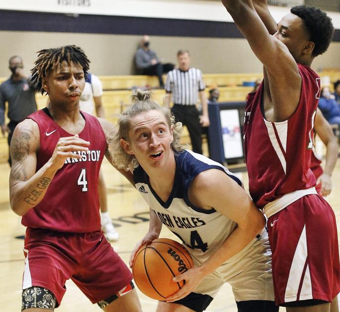 AnnistonStar.com - Sub-regional basketball: Carlisle pours in 31 points to lead Anniston past Jacksonville image