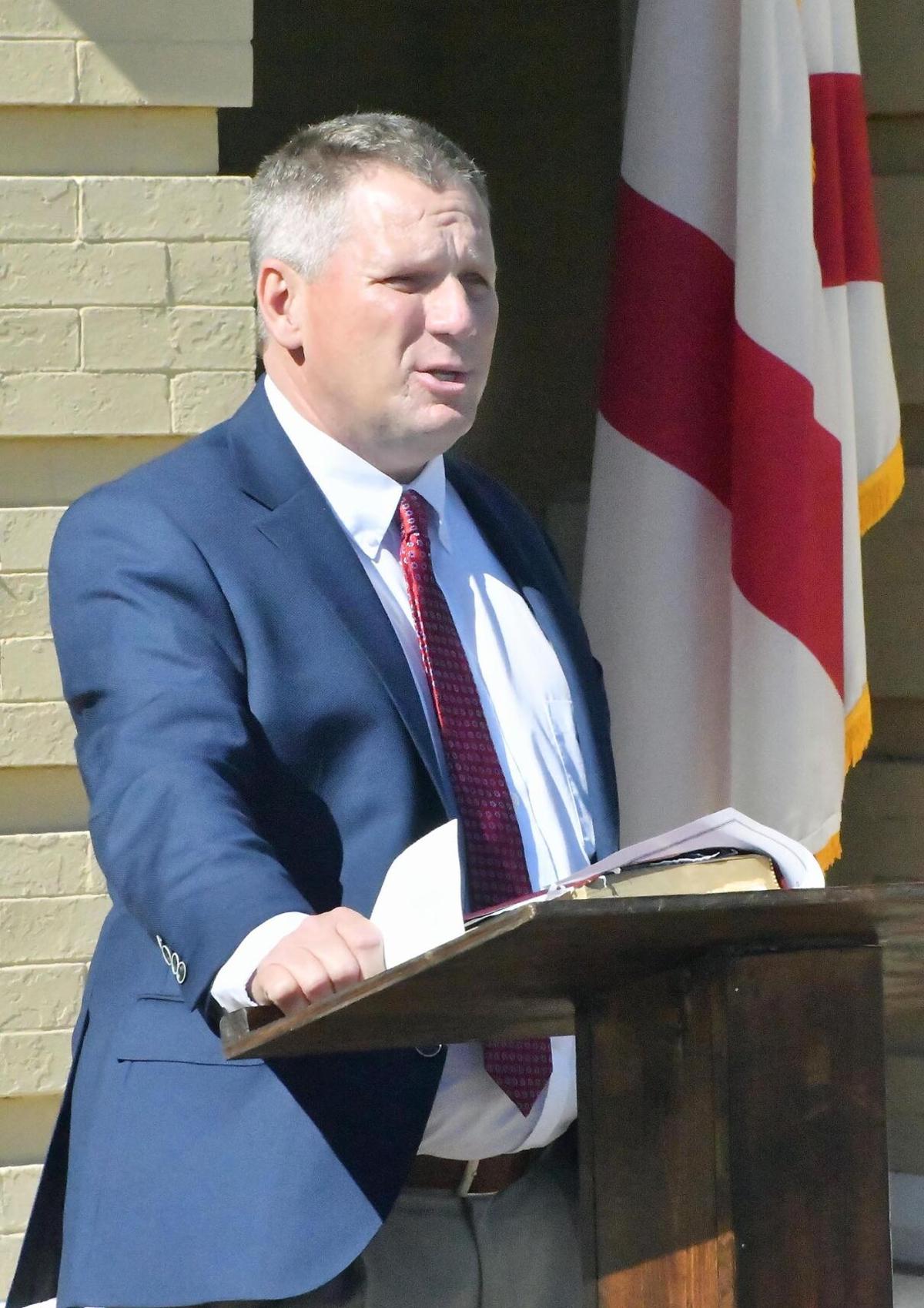 Slideshow Robby Brown Sworn In As Heflin Mayor Slideshows
