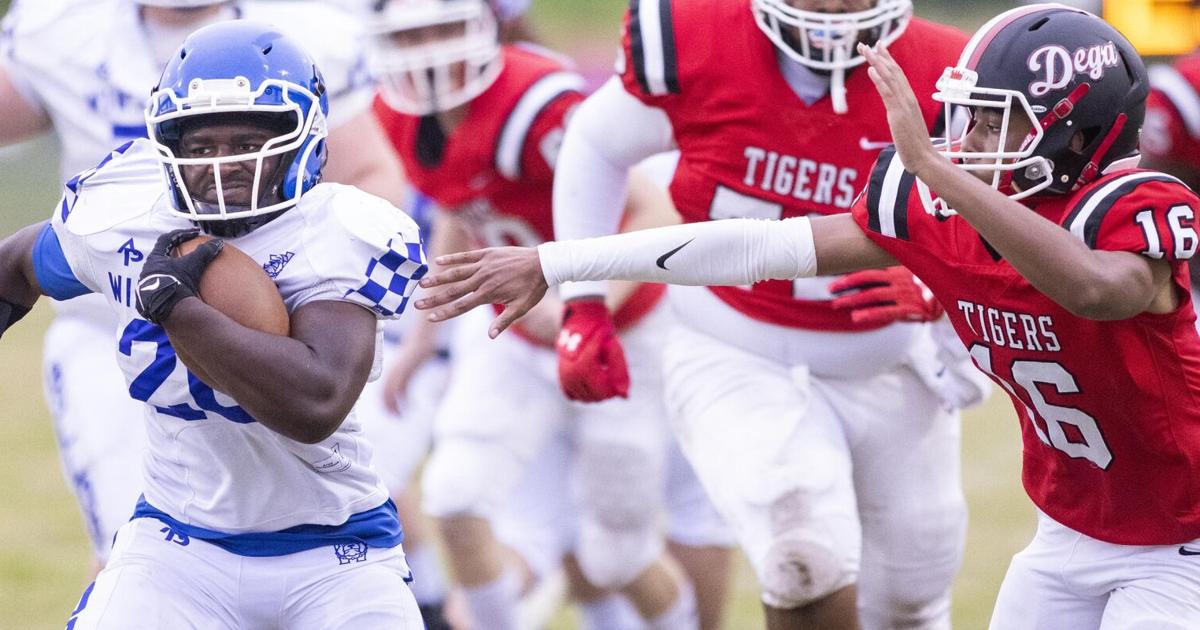 AnnistonStar.com - Prep football: Smoot is delivering for Winterboro image