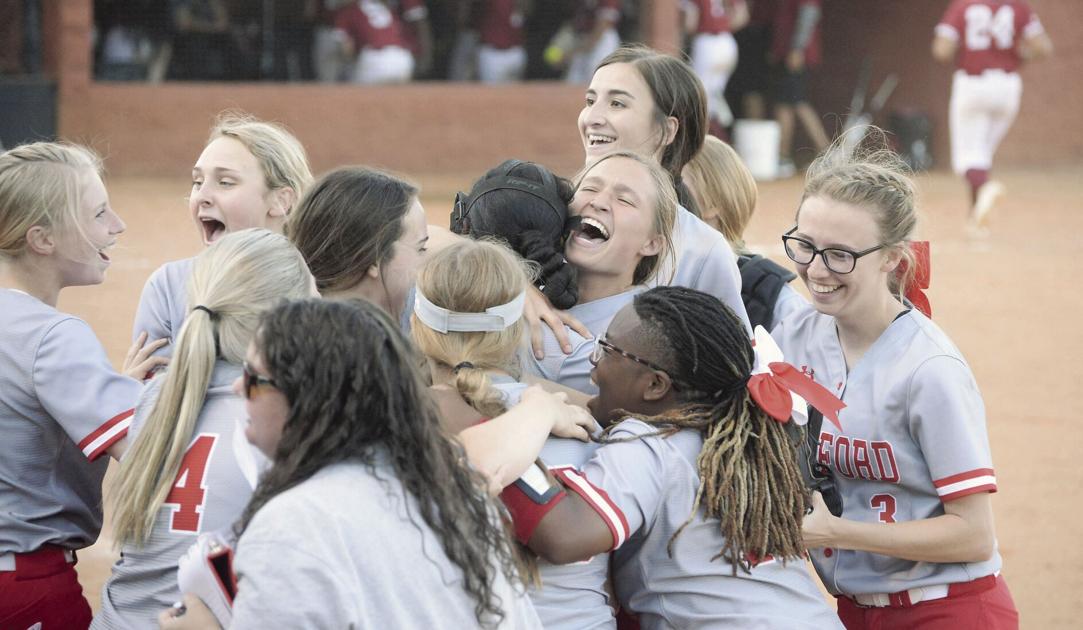 AnnistonStar.com - Prep softball: Munford advances to regionals image