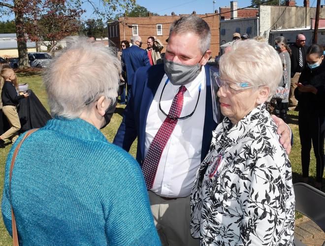Slideshow Robby Brown Sworn In As Heflin Mayor Slideshows