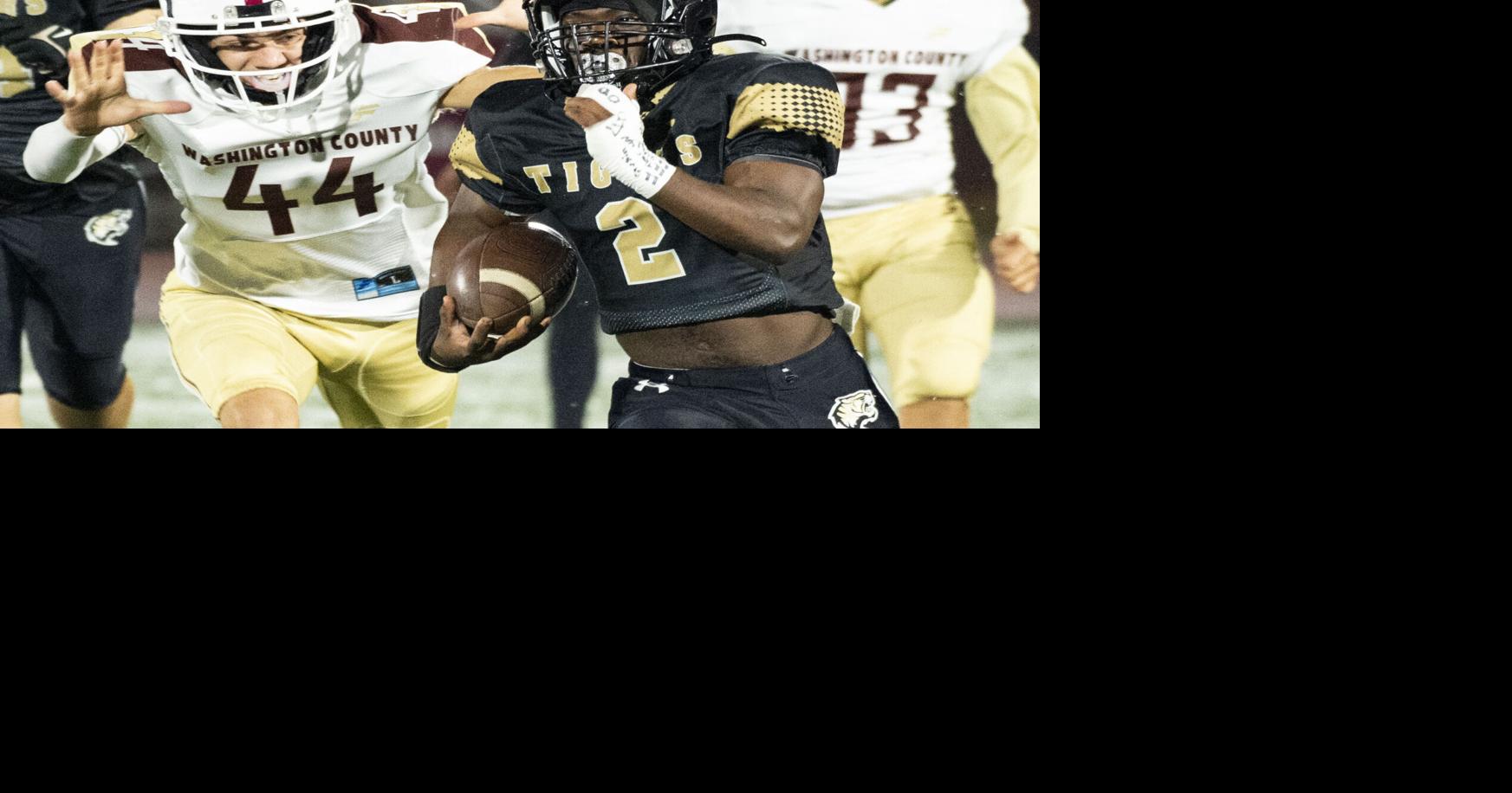 AnnistonStar.com - PHOTOS: Comer makes a statement with 49-0 playoff win image