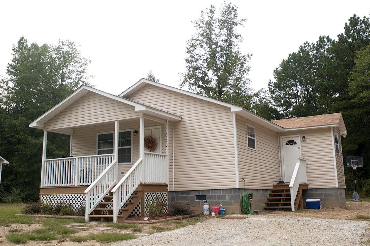 Family Moves In As Talladega County Habitat For Humanity Completes Its 10th House The Daily Home Annistonstar Com