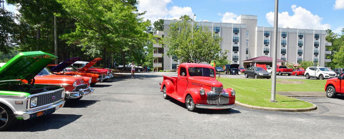 Vintage Vehicles Dress Up Parking Lot At Senior Living Center Anniston Annistonstar Com