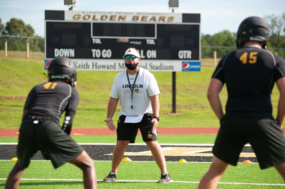 AnnistonStar.com - Coach Matt Zedaker, Lincoln happy to be working on football image