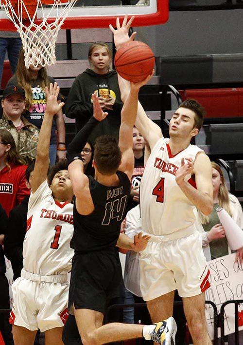 Ne Regional Supporting Cast Helps Jca Vinson Overcome Lindsay